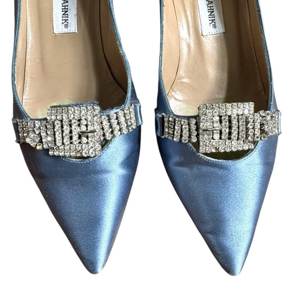 Manolo Blahnik Satin low pump with Crystal Embellishment - Picture 3 of 7